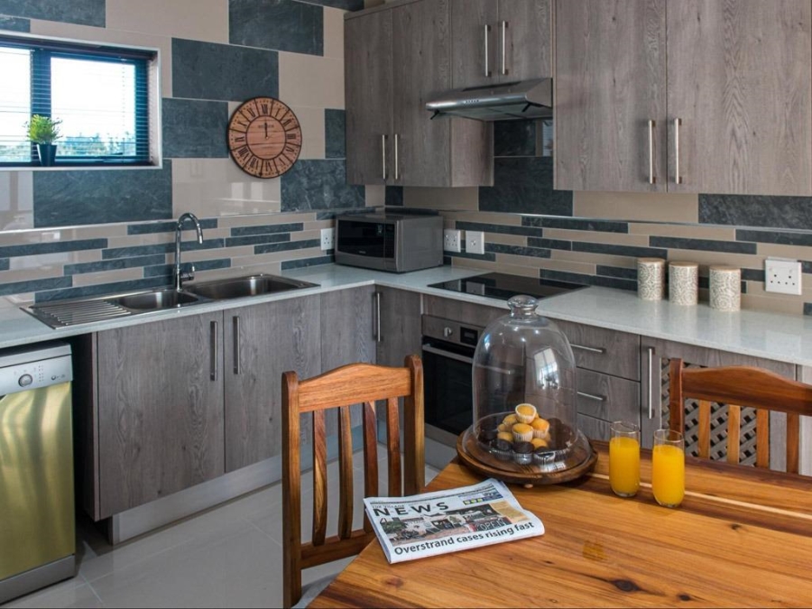 7 Bedroom Property for Sale in Sandbaai Western Cape